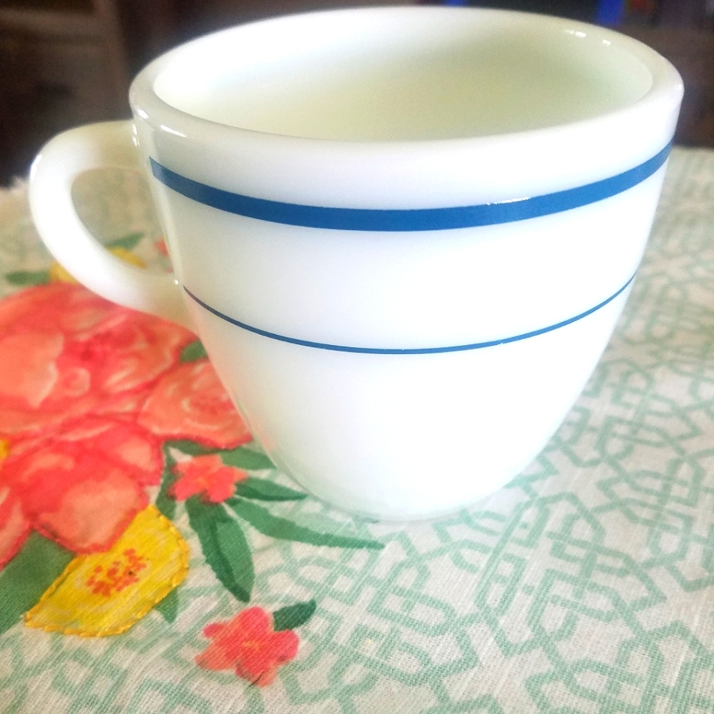 *Vintage* Pyrex Milk Glass Coffee Cup